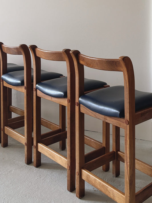 Set x 4 Curve Back Stools