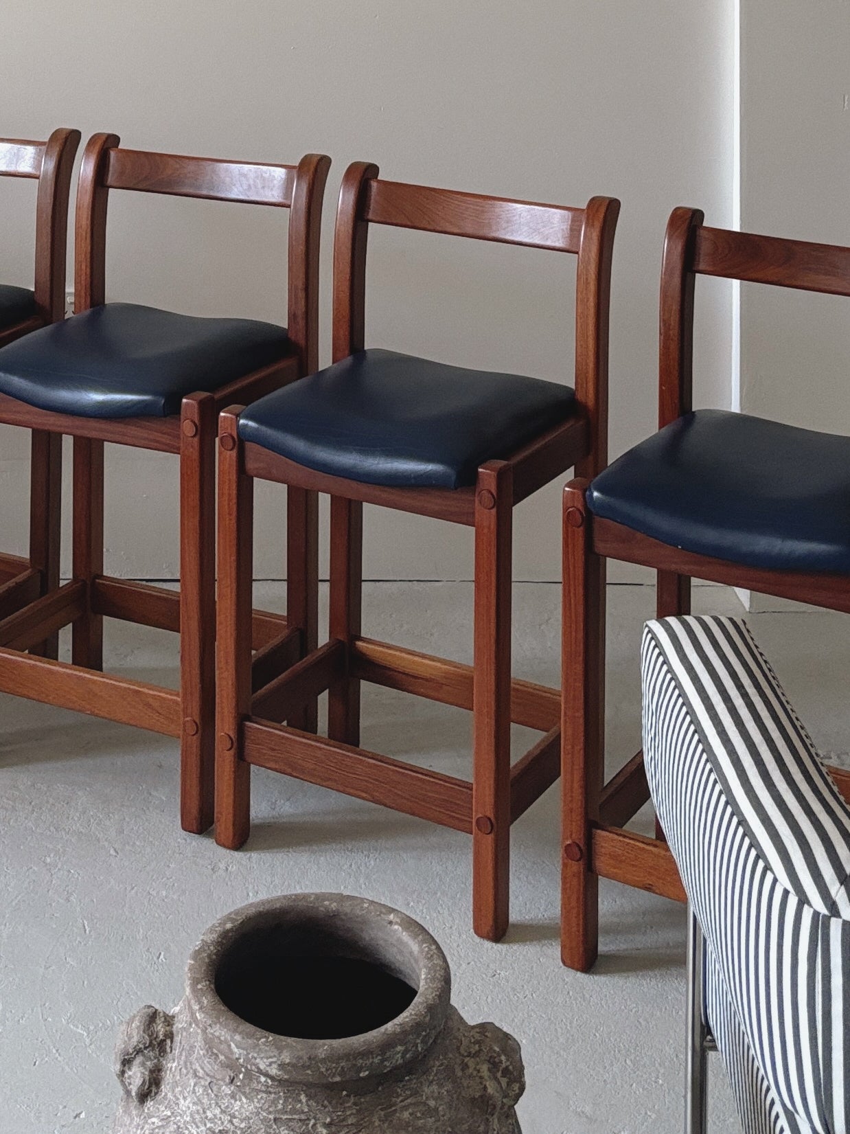 Set x 4 Curve Back Stools
