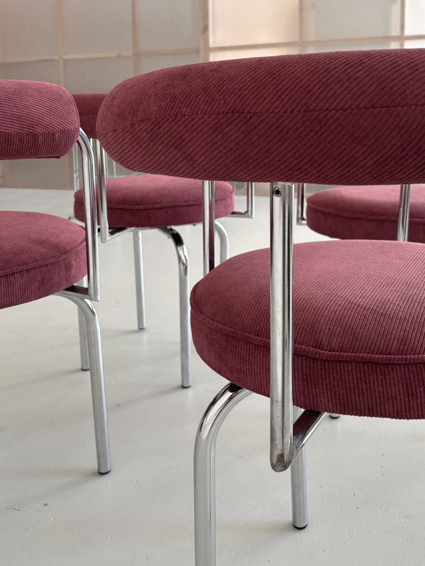 Set 4 Vintage Circular Chrome Chairs