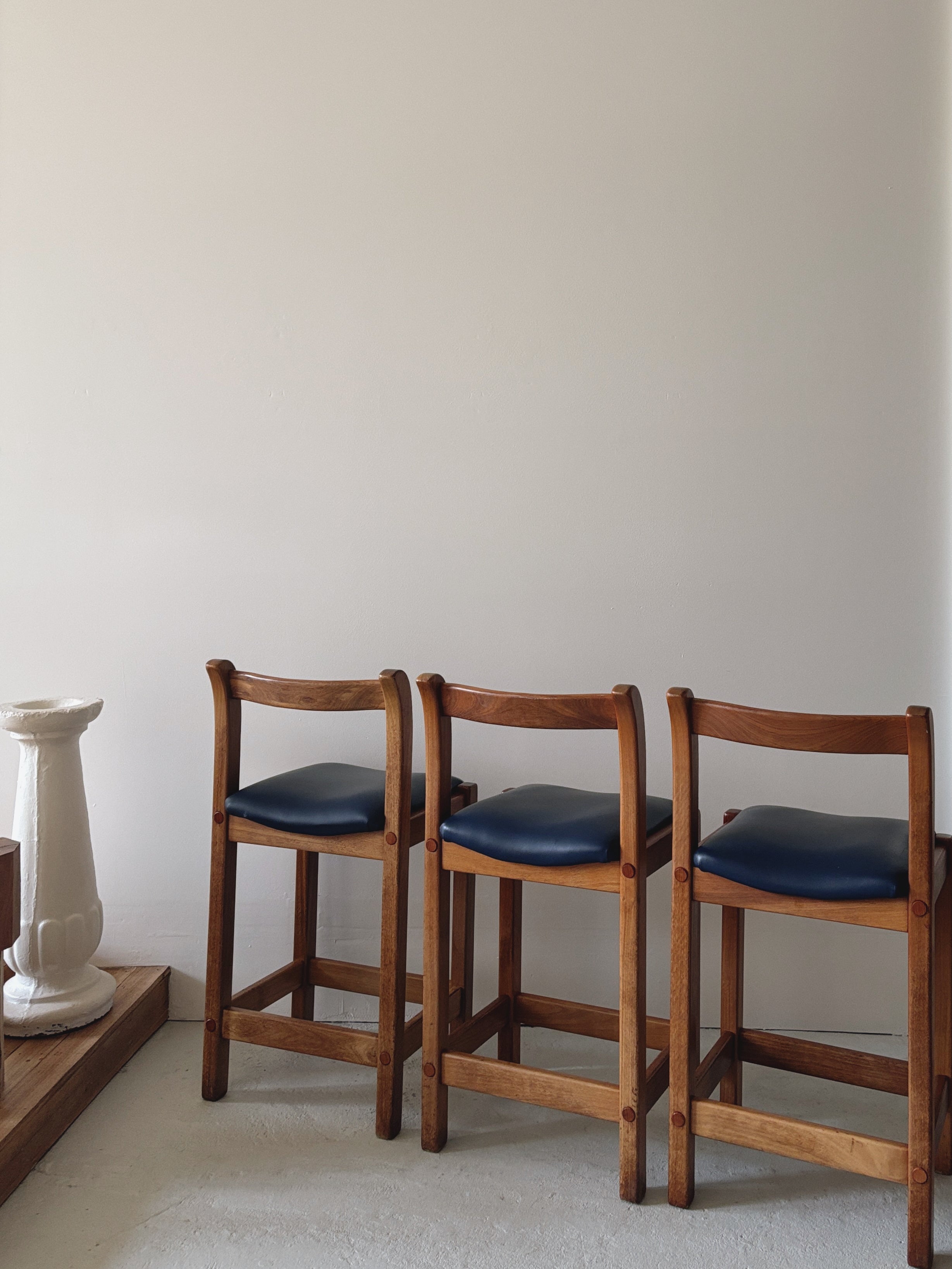 Set x 4 Curve Back Stools