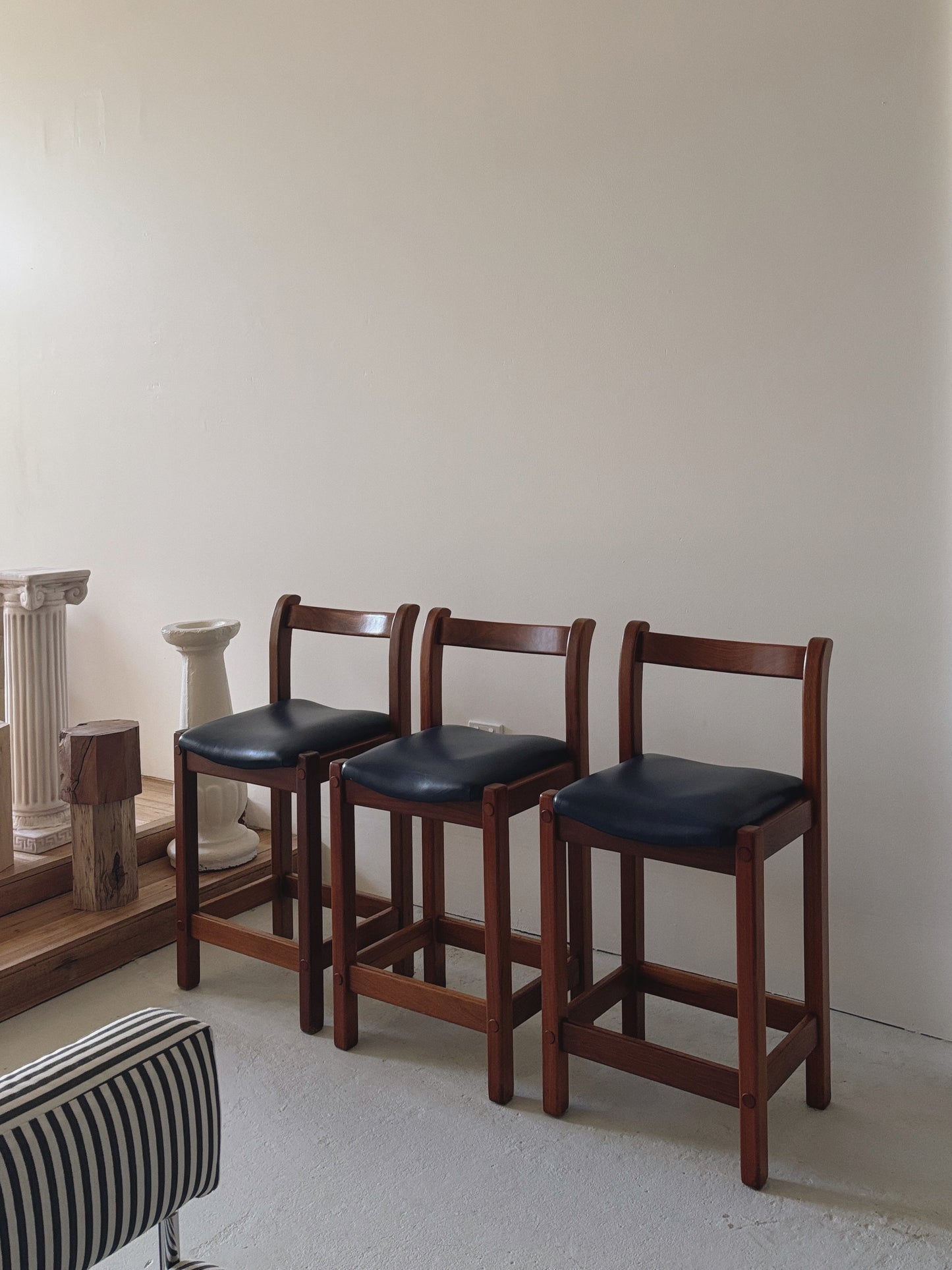 Set x 4 Curve Back Stools