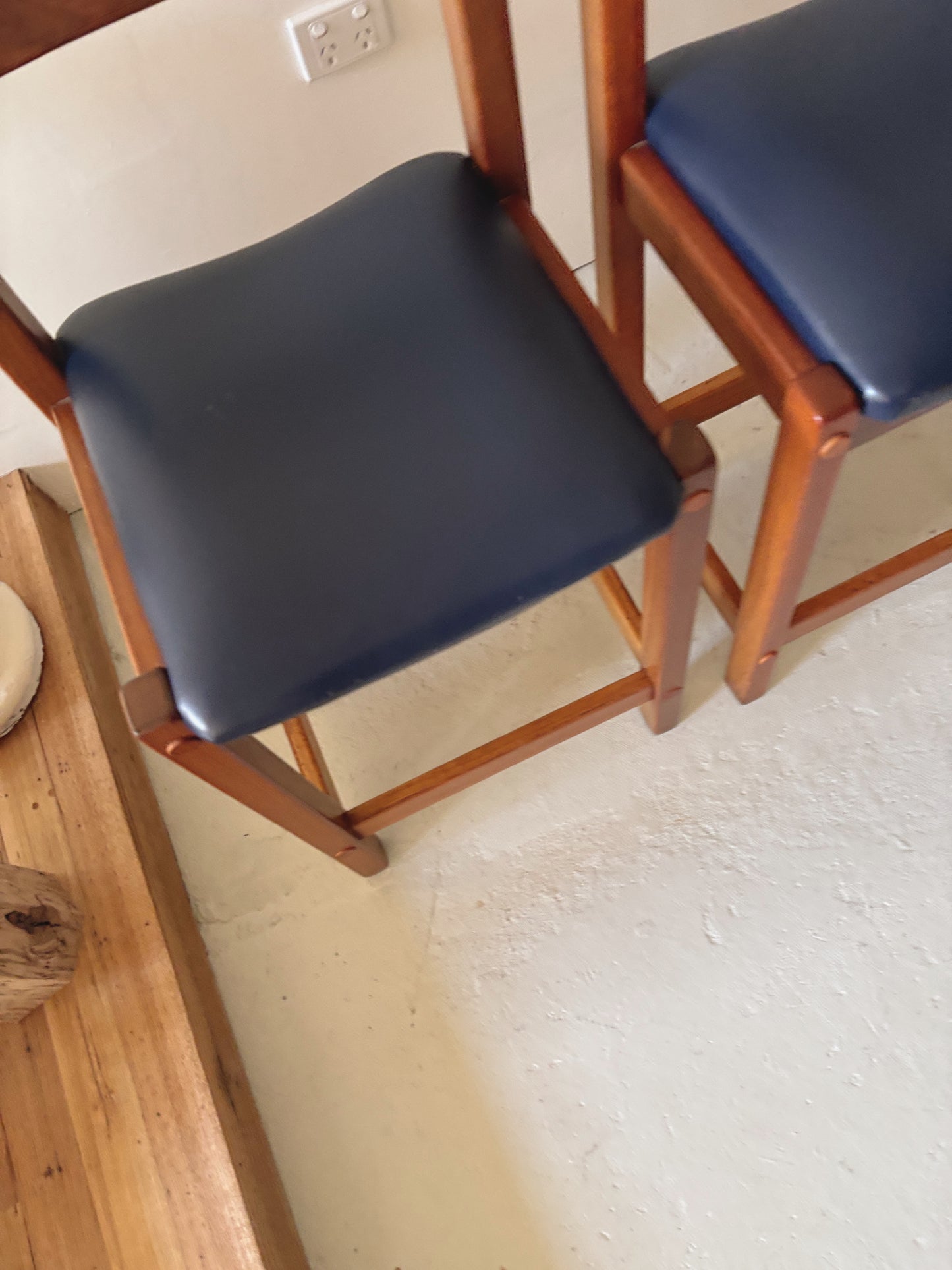 Set x 4 Curve Back Stools