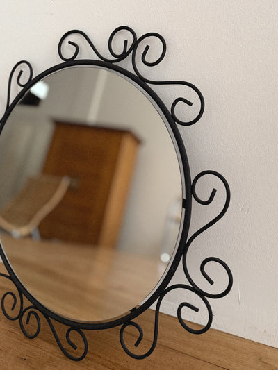 Curly Round Iron Mirror
