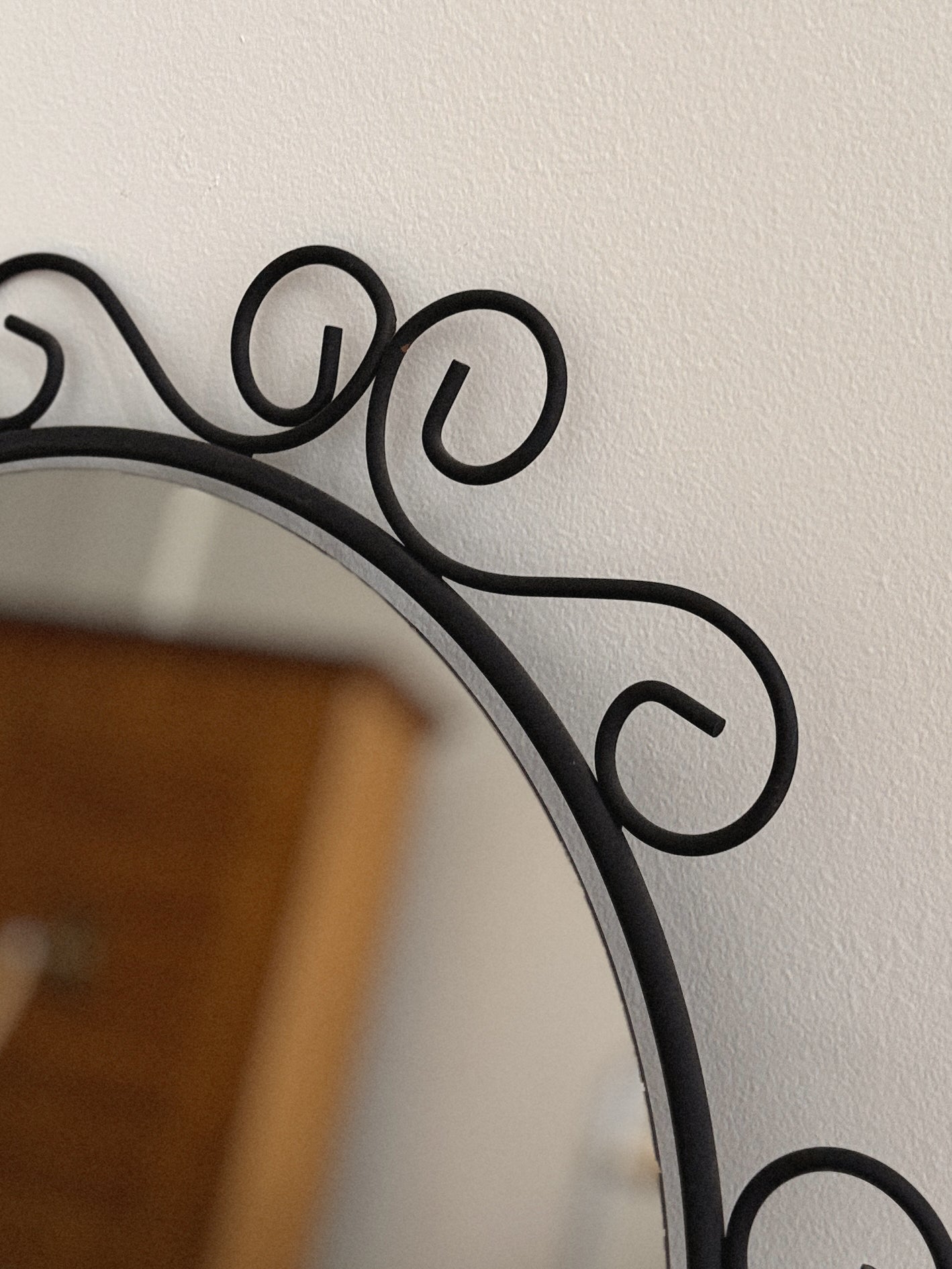 Curly Round Iron Mirror